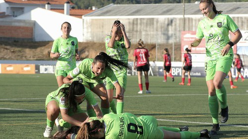 Huỳnh Như 'bắt trend' sau khi cùng Lank FC mở toang cánh cửa trụ hạng