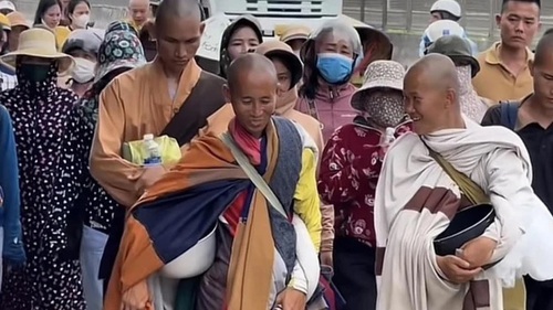 Đằng sau 'hiện tượng mạng' Thích Minh Tuệ