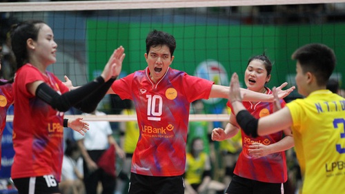 Phong độ hủy diệt của Bích Tuyền khiến nhiều CĐV phải thừa nhận đẳng cấp của 'khủng long'