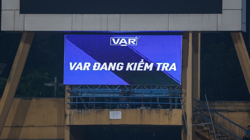 Bóng đá Việt Nam: Trách tại con đường