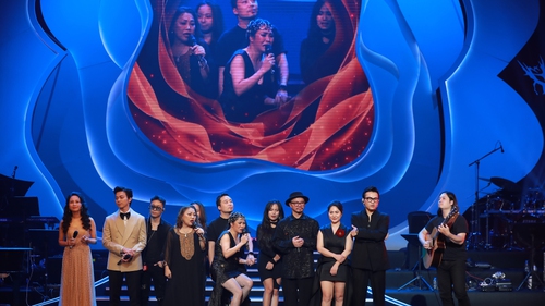 Phương Thanh khóc nức nở sau 17 năm mới làm liveshow riêng