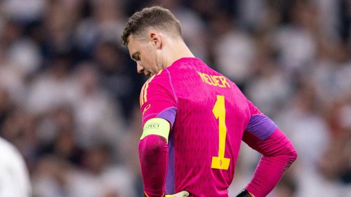 Từ người hùng hóa tội đồ, Neuer không nói lên lời sau sai lầm khiến Bayern thua ngược Real