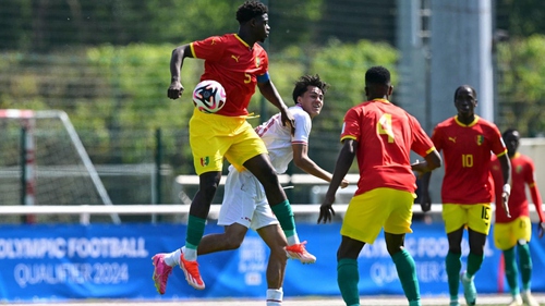 HLV Shin Tae Yong nhận thẻ đỏ, U23 Indonesia tan mộng Olympic