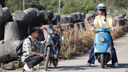 Jun Phạm nói về cảnh thân mật với Thúy Ngân trong "7 năm chưa cưới sẽ chia tay"