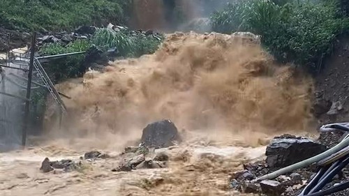 Bắc Bộ và Trung Bộ mưa dông, cảnh báo lũ quét, sạt lở đất vùng núi