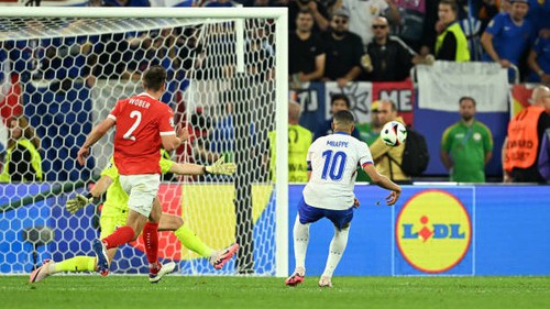 ĐT Pháp thắng tối thiểu, Mbappe gặp vận đen khi bỏ lỡ cơ hội, dính chấn thương rồi nhận thẻ vàng ở EURO 