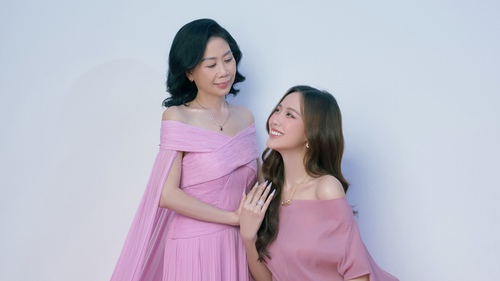 Hoa hậu Bảo Ngọc "khoe sắc" cùng mẹ trong bộ ảnh đón tuổi 23