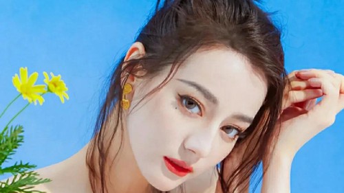 Địch Lệ Nhiệt Ba: Tài sản kếch xù nhưng cuộc sống sau camera bình dị đến khó tin