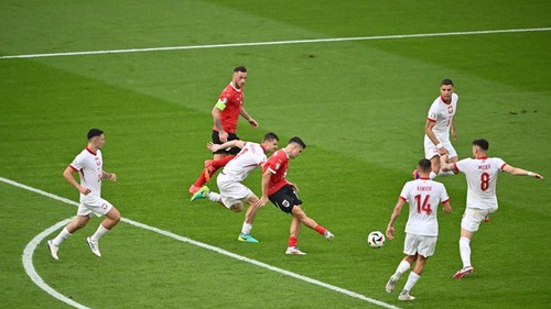 Tấn công mãn nhãn, ĐT Áo nhấn chìm Ba Lan trong trận cầu 4 bàn thắng