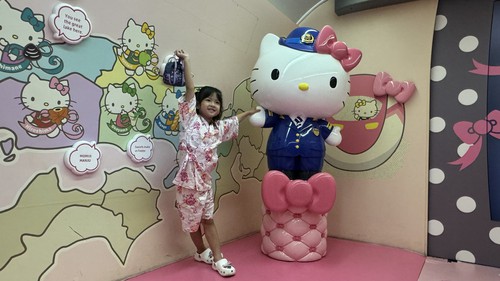 Nhật Bản: Chuyến tàu đặc biệt kỷ niệm 50 năm sinh nhật Hello Kitty