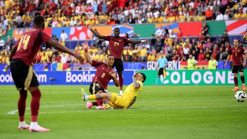 Lukaku lại bị VAR gieo sầu, Bỉ vẫn thắng cách biệt Romania, tạo ra thế 4 đội bằng điểm ở bảng E