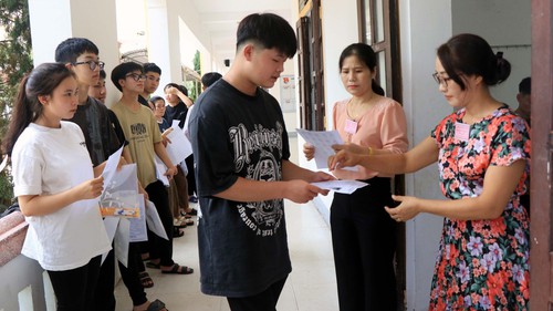 Thi tốt nghiệp THPT 2024: Bộ Giáo dục và Đào tạo khẳng định đề thi Ngữ Văn bảo mật tuyệt đối