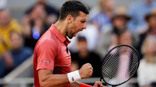 Djokovic phá hai kỷ lục của Federer, vào tứ kết giải Pháp mở rộng 2024 sau 5 set