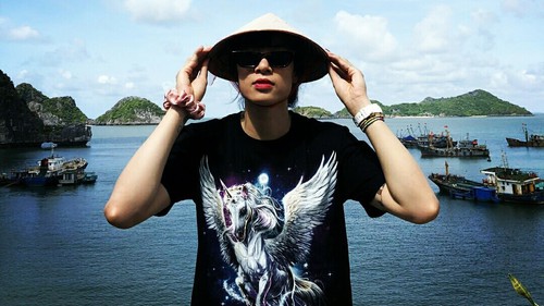 Hai ngôi sao bóng chuyền nữ Việt Nam cùng chơi xe sang, mỗi người đặc biệt một kiểu khác nhau