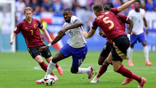 Nhật ký EURO bằng thơ (Pháp 1 - 0 Bỉ): Hãy tự trách mình