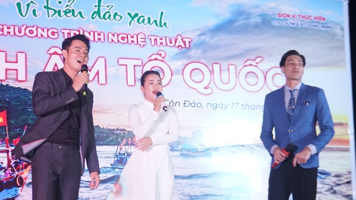 Khi "Giai điệu Tổ quốc" ngân vang giữa trùng khơi