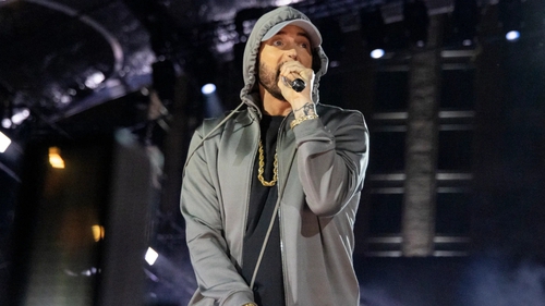 Eminem trở lại với album phòng thu thứ 12