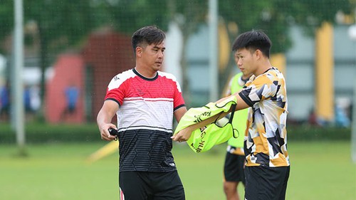 Văn Lâm và dàn sao V-League thể hiện tham vọng cực lớn của Thanh Niên TPHCM