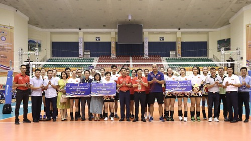 ĐT bóng chuyền nữ Việt Nam được thưởng hơn 100 triệu sau chiến thắng kịch tính, thầy trò HLV Tuấn Kiệt nhận tin vui liên tiếp