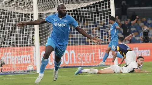 Lukaku vừa ra mắt đã ghi bàn giúp Napoli ngược dòng khó tin, Milan chưa biết thắng tại Serie A