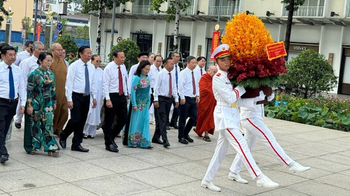 Dâng hương tưởng niệm Chủ tịch Hồ Chí Minh, Chủ tịch Tôn Đức Thắng