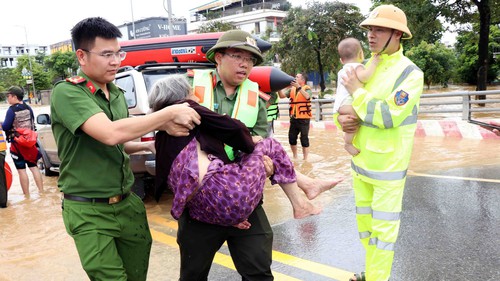 Thái Nguyên tích cực hỗ trợ người dân trong vùng tâm lũ