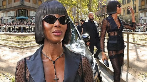 Naomi Campbell trông như tượng đồng đen trong bộ váy lưới hở bạo 