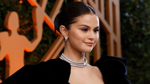Selena Gomez gia nhập câu lạc bộ tỷ phú
