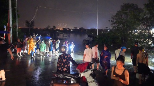 Nước sông Hồng tại Hà Nội dâng cao nguy cơ gây ngập tại những vùng trũng thấp