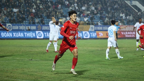 Quả ngọt cho 'diễn viên' Nhâm Mạnh Dũng tại V-League