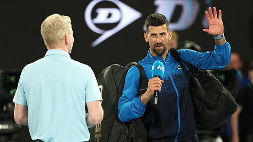 Novak Djokovic bị khán giả la ó, ngay lập tức đáp trả bằng hành động lạ sau trận đấu tại Australian Open