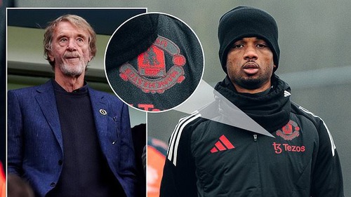 CĐV chế giễu MU vì một điều xuất hiện trên áo tập, chê CLB khủng hoảng cả trong lẫn ngoài sân cỏ