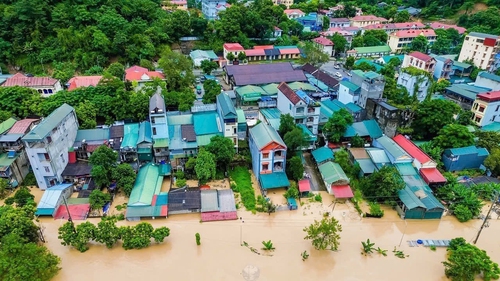 Tập đoàn Vingroup hỗ trợ khẩn cấp 500 tỷ đồng cho đồng bào bị thiệt hại do bão Bualoi