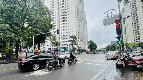 Sau mưa lớn, cuộc sống ở Linh Đàm, khu đô thị đông dân nhất Hà Nội trở lại bình thường