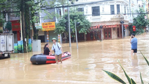 Nhiều tuyến đường ở tỉnh Cao Bằng bị ngập sâu do hoàn lưu bão số 10