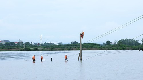 Điện lực miền Bắc khôi phục cấp điện hơn 76% khách hàng bị ảnh hưởng sau bão lũ