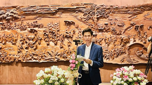 Tác phẩm tranh gỗ "Vinh quy bái tổ" - Dấu ấn hiếu học giữa lòng Thủ đô