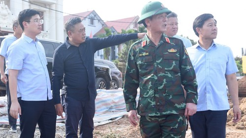 Chủ tịch UBND thành phố Hà Nội Trần Sỹ Thanh kiểm tra tại vùng ngập lụt