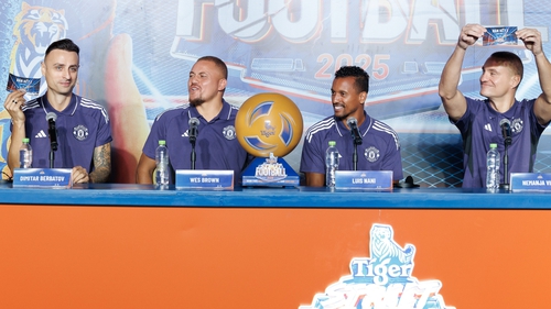 Huyền thoại Man United mang trải nghiệm bóng đá ấn tượng tới CĐV Việt Nam