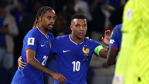 Iceland - Pháp: Mbappe phiên bản Quả bóng Vàng