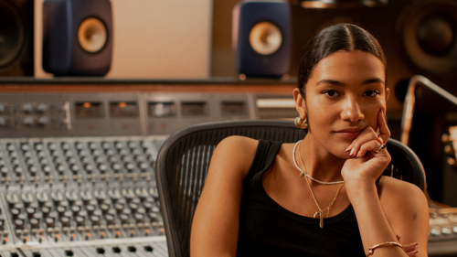 Album "The Art of Loving": Muôn sắc màu tình yêu của Olivia Dean