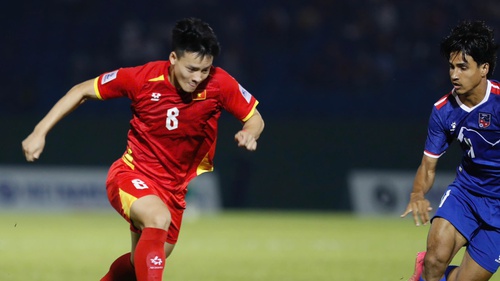 ĐT Việt Nam vs Nepal: Chờ HLV Kim Sang Sik thay đổi