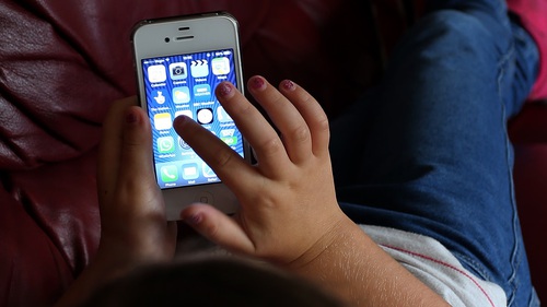 YouTube cho rằng việc cấm mạng xã hội không giúp bảo vệ trẻ em