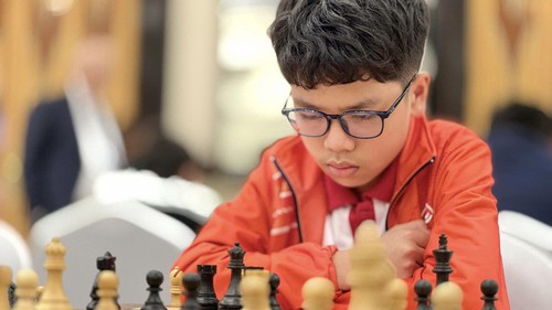 Thần đồng 14 tuổi của Việt Nam thắng dàn cao thủ, gây chấn động làng cờ vua quốc tế