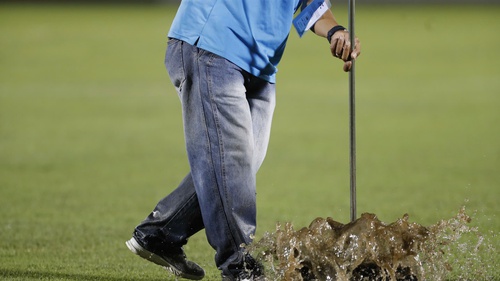 Bóng đá Việt Nam và chuyện công nghệ chạy bằng... cơm