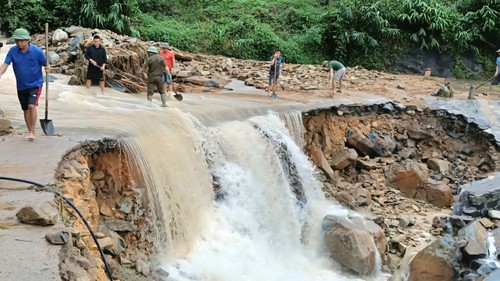 Mưa lớn gây sạt lở đất, lũ lụt tại Quảng Ninh