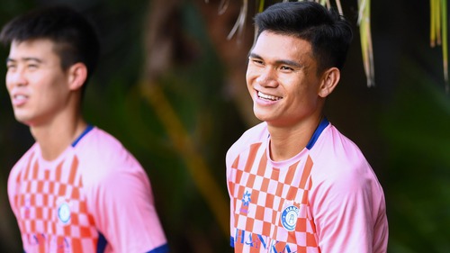 Xuân Mạnh tin vào ‘phép màu’ của HLV Harry Kewell