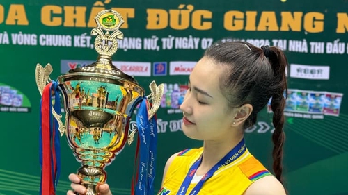 Hoa khôi bóng chuyền Việt Nam giải nghệ ở tuổi 24 rồi tái xuất ngoạn mục, được tiến cử lên ĐTQG 