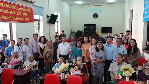 Tri ân các văn nghệ sỹ nhiều đóng góp cho văn học, nghệ thuật