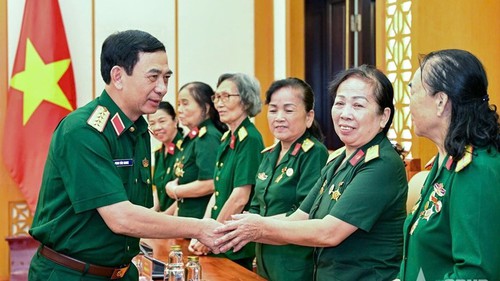 Đại tướng Phan Văn Giang gặp mặt Ban Liên lạc Đại đội Nữ lái xe Trường Sơn